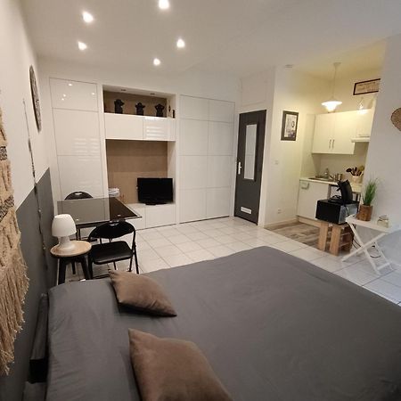 Le Colonel, Studio Au Coeur Du Village En Rez-De-Chaussee D'Une Ancienne Maison 马瑟伊兰 外观 照片