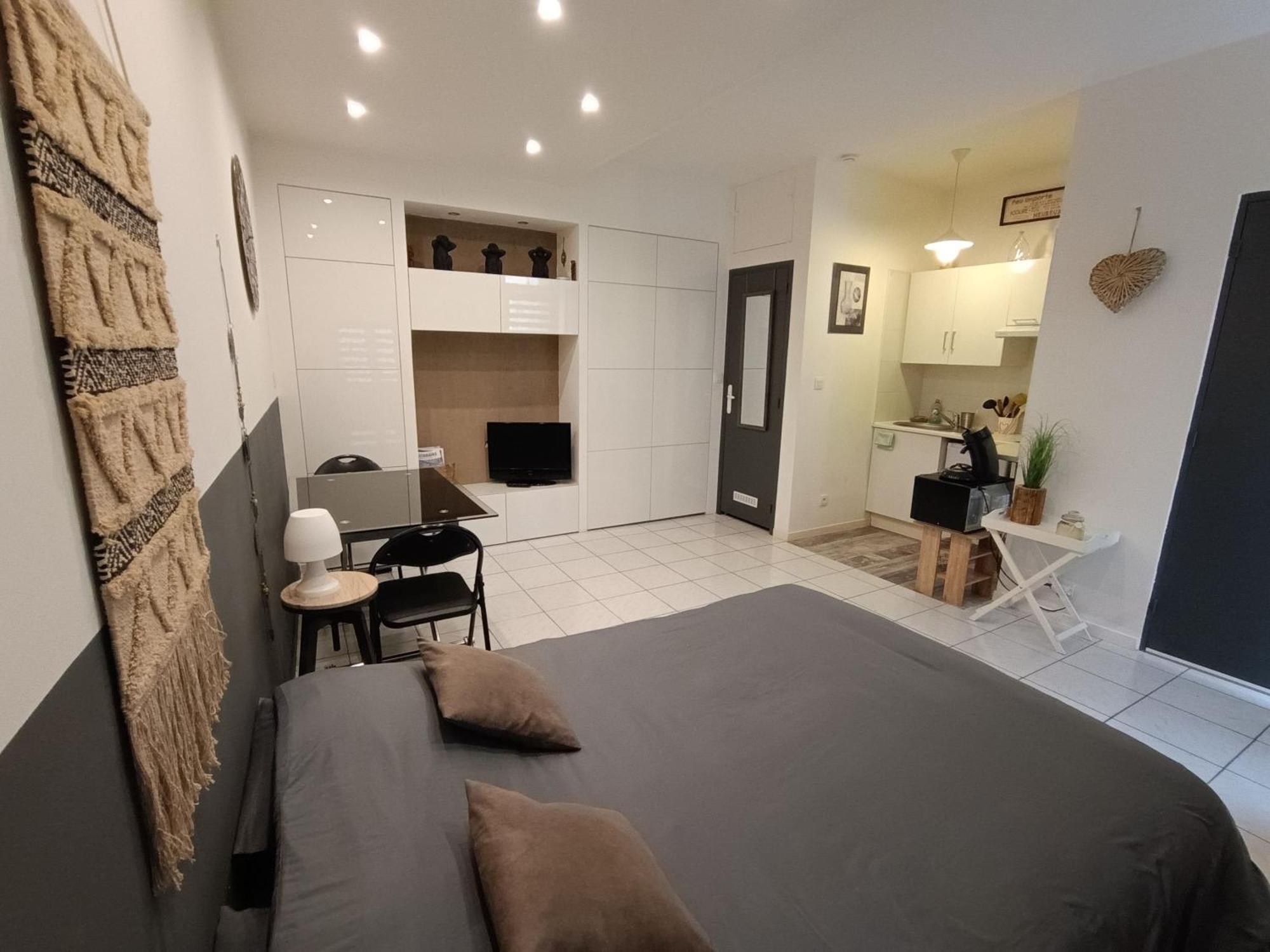 Le Colonel, Studio Au Coeur Du Village En Rez-De-Chaussee D'Une Ancienne Maison 马瑟伊兰 外观 照片